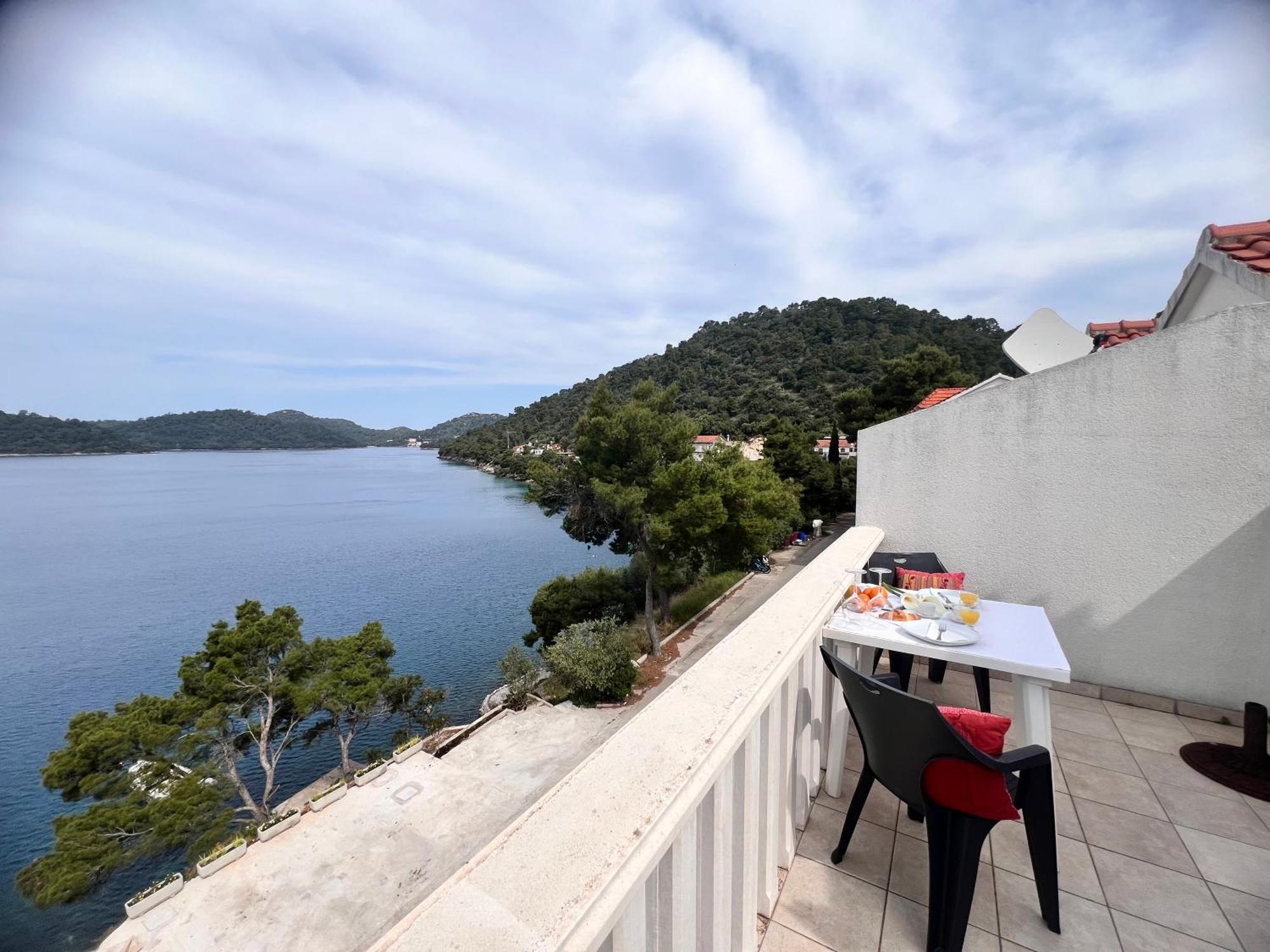 Terrace Studios With Panoramic Seaview Uble Exterior foto