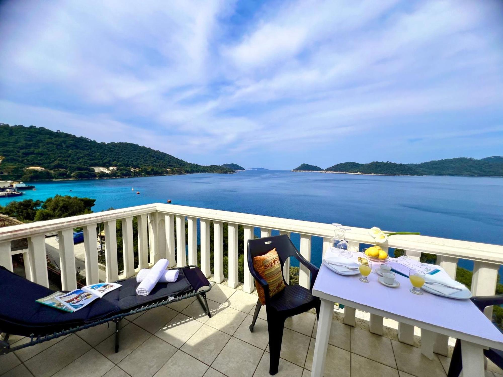 Terrace Studios With Panoramic Seaview Uble Exterior foto