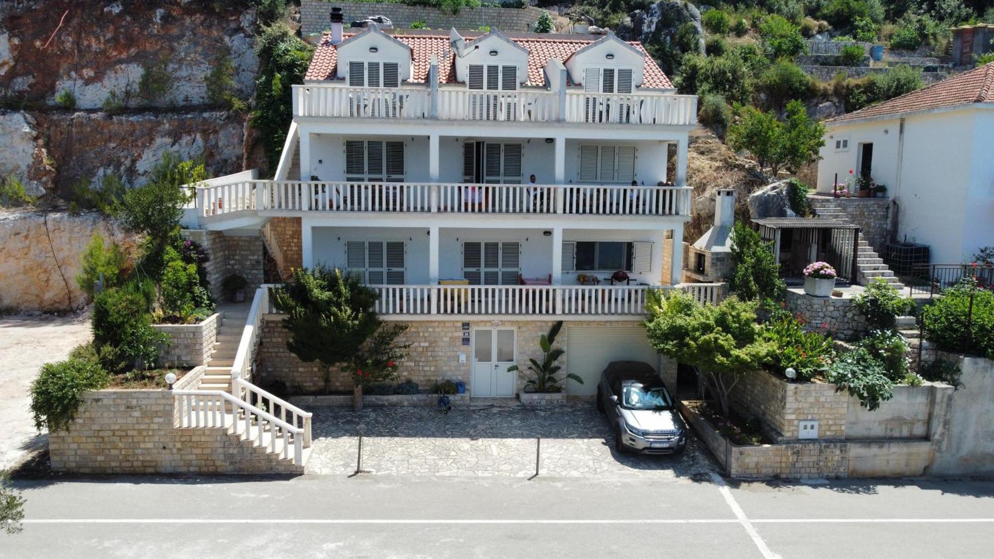 Terrace Studios With Panoramic Seaview Uble Exterior foto